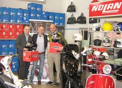 Incontro con l’Africa 2012 - Francesco e Carlo della MCR ed i nuovissimi caschi N 104 NOLAN